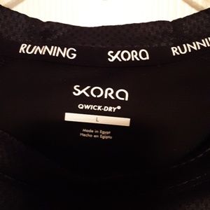 skora running shirt